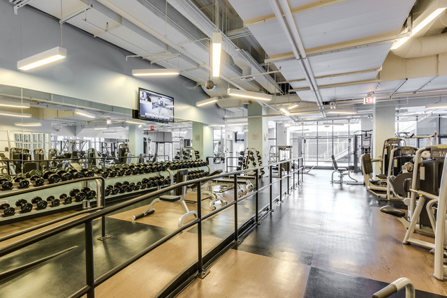 225 N Columbus Drive Unit: 6105