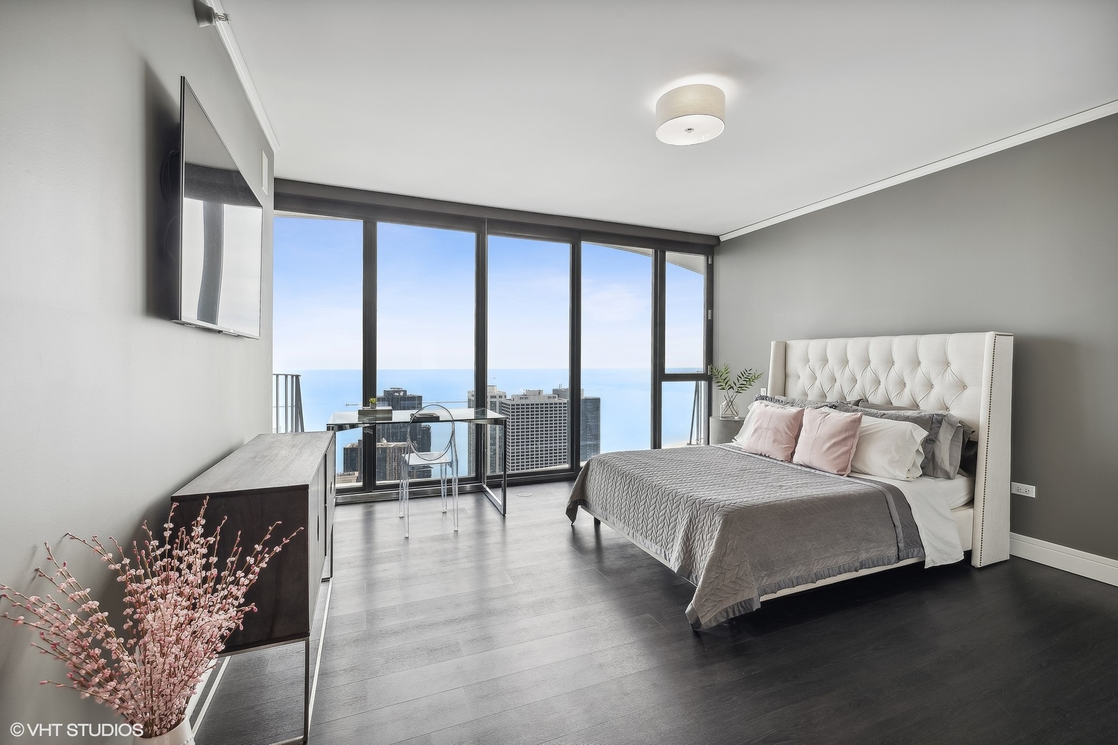225 N Columbus Drive Unit: 6105