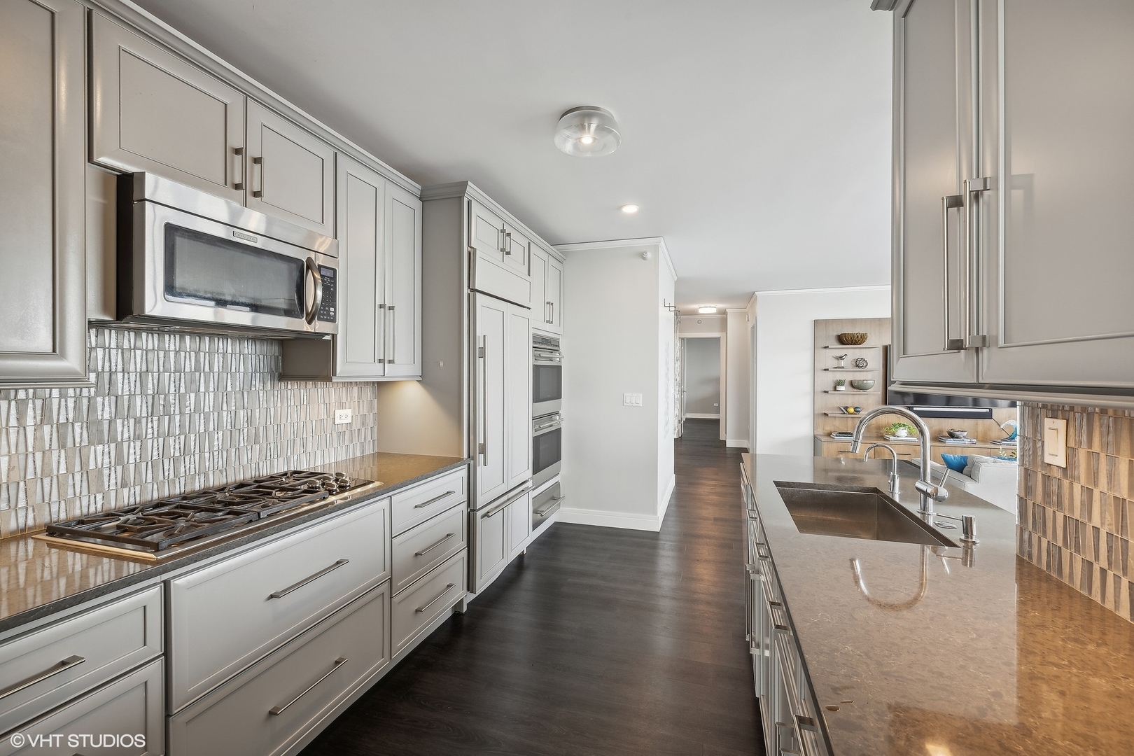 225 N Columbus Drive Unit: 6105