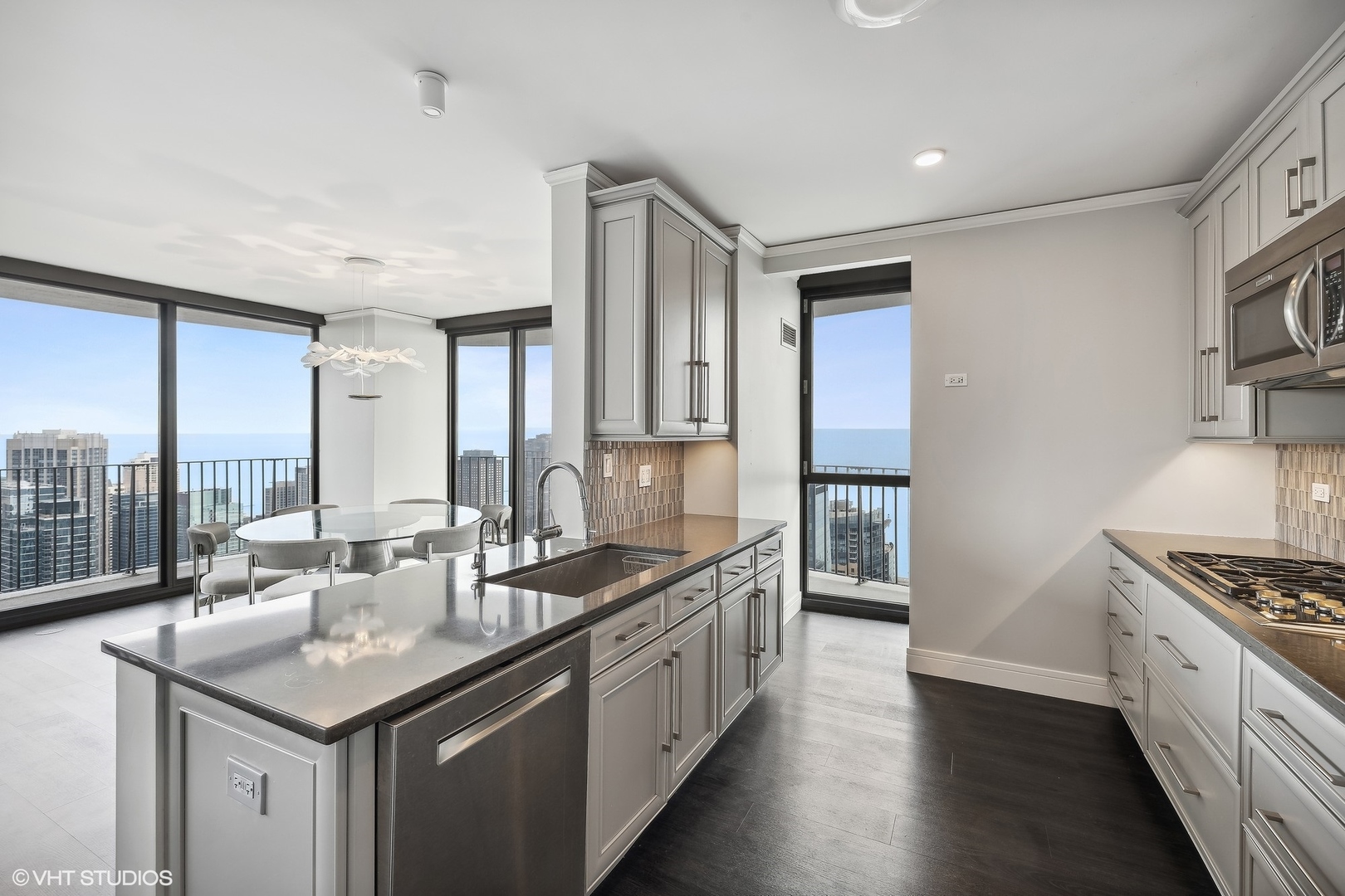 225 N Columbus Drive Unit: 6105