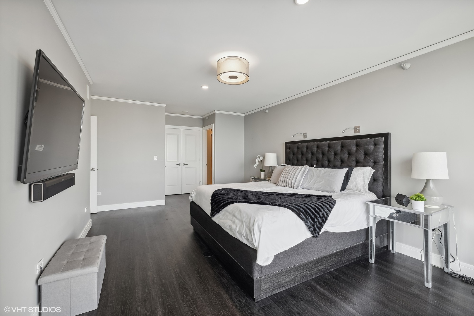 225 N Columbus Drive Unit: 6105