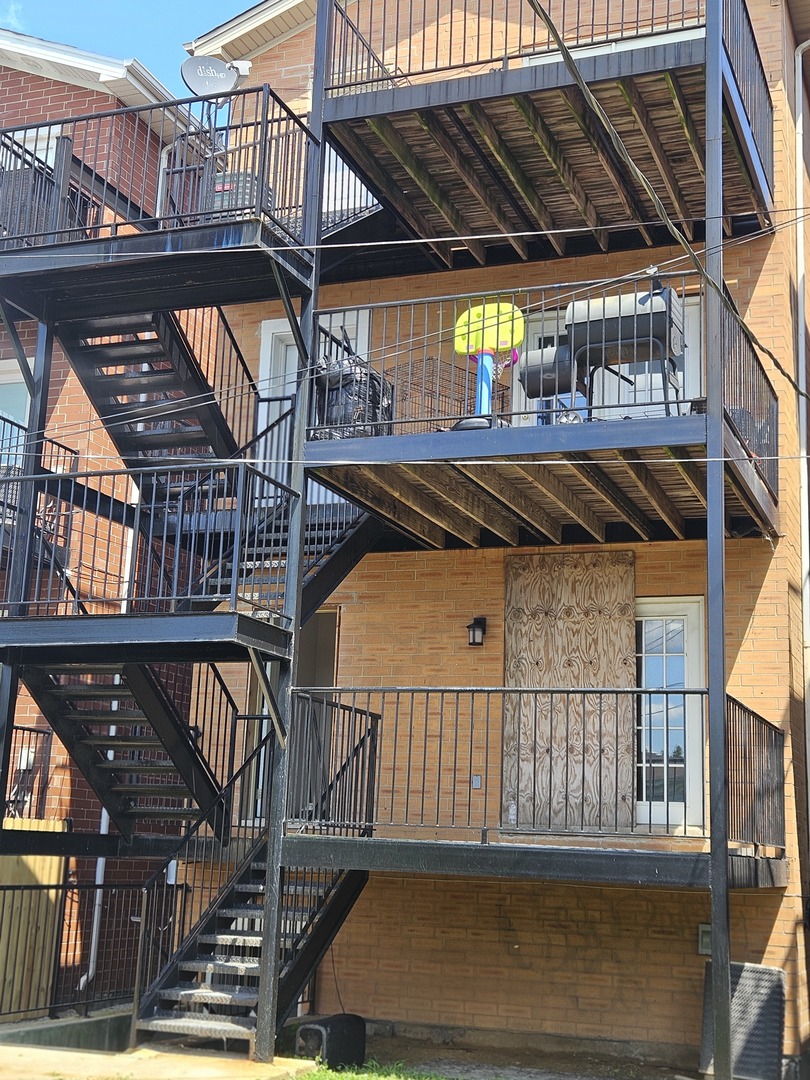 5316 S Kenneth Avenue Unit: 101