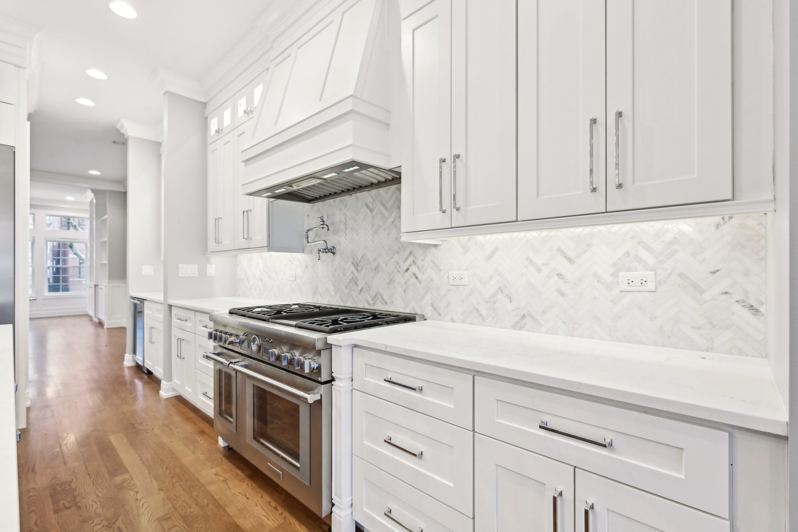 2448 W Cortland Street