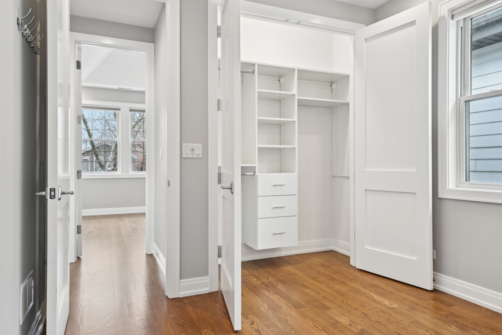 2448 W Cortland Street