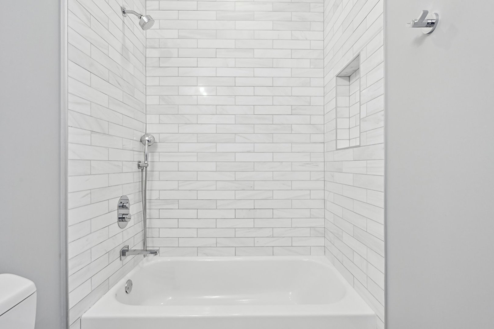 2448 W Cortland Street