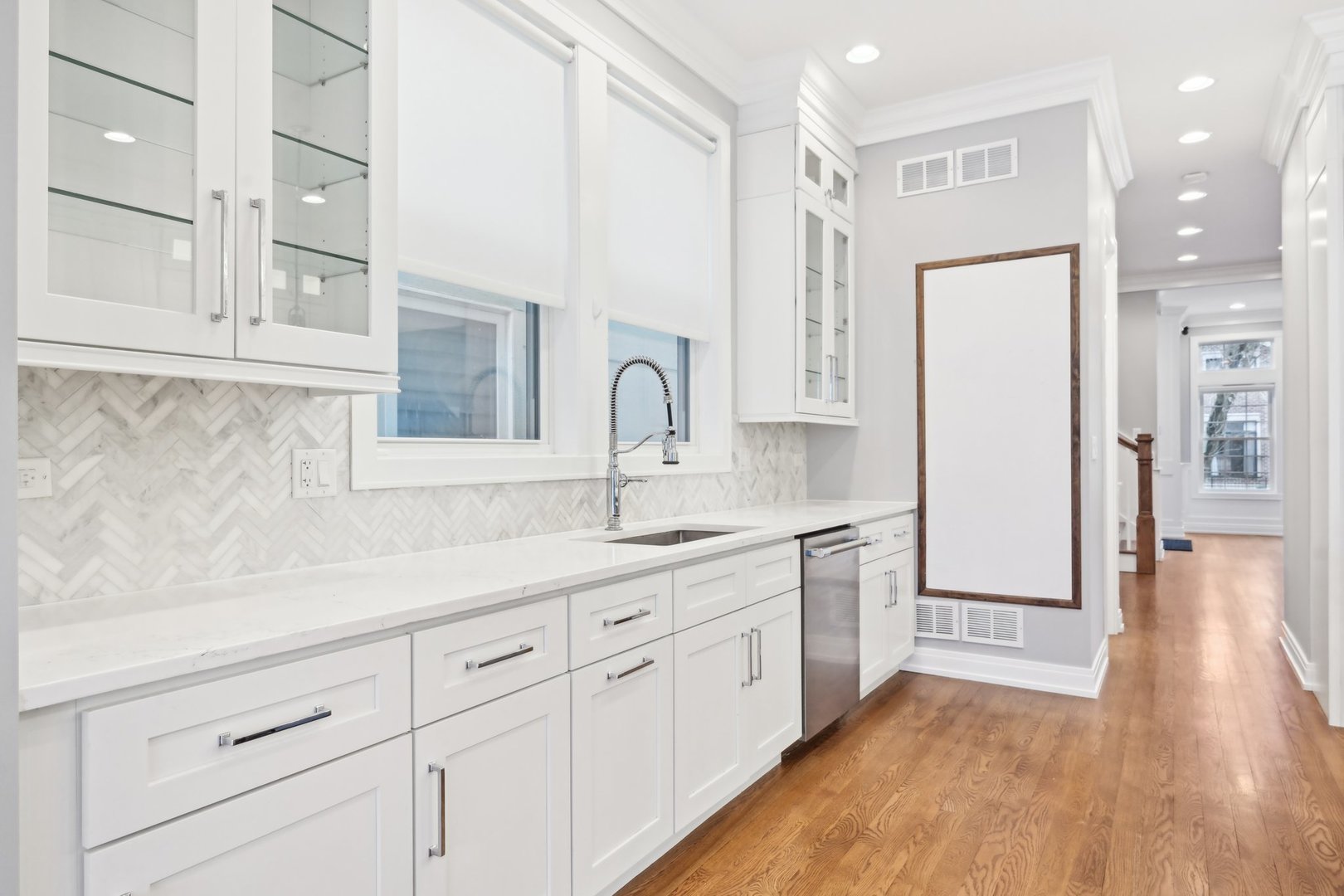 2448 W Cortland Street