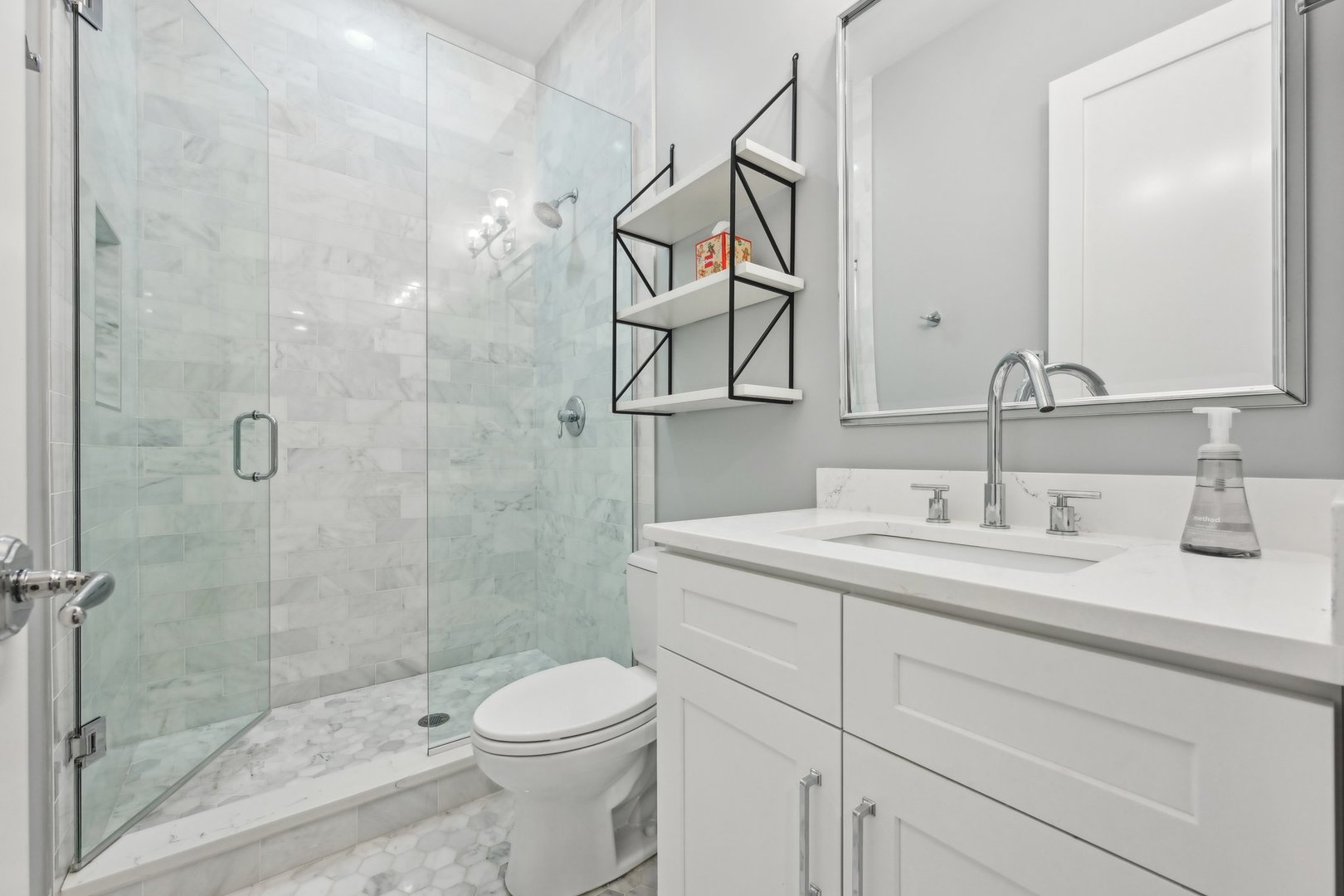 2448 W Cortland Street