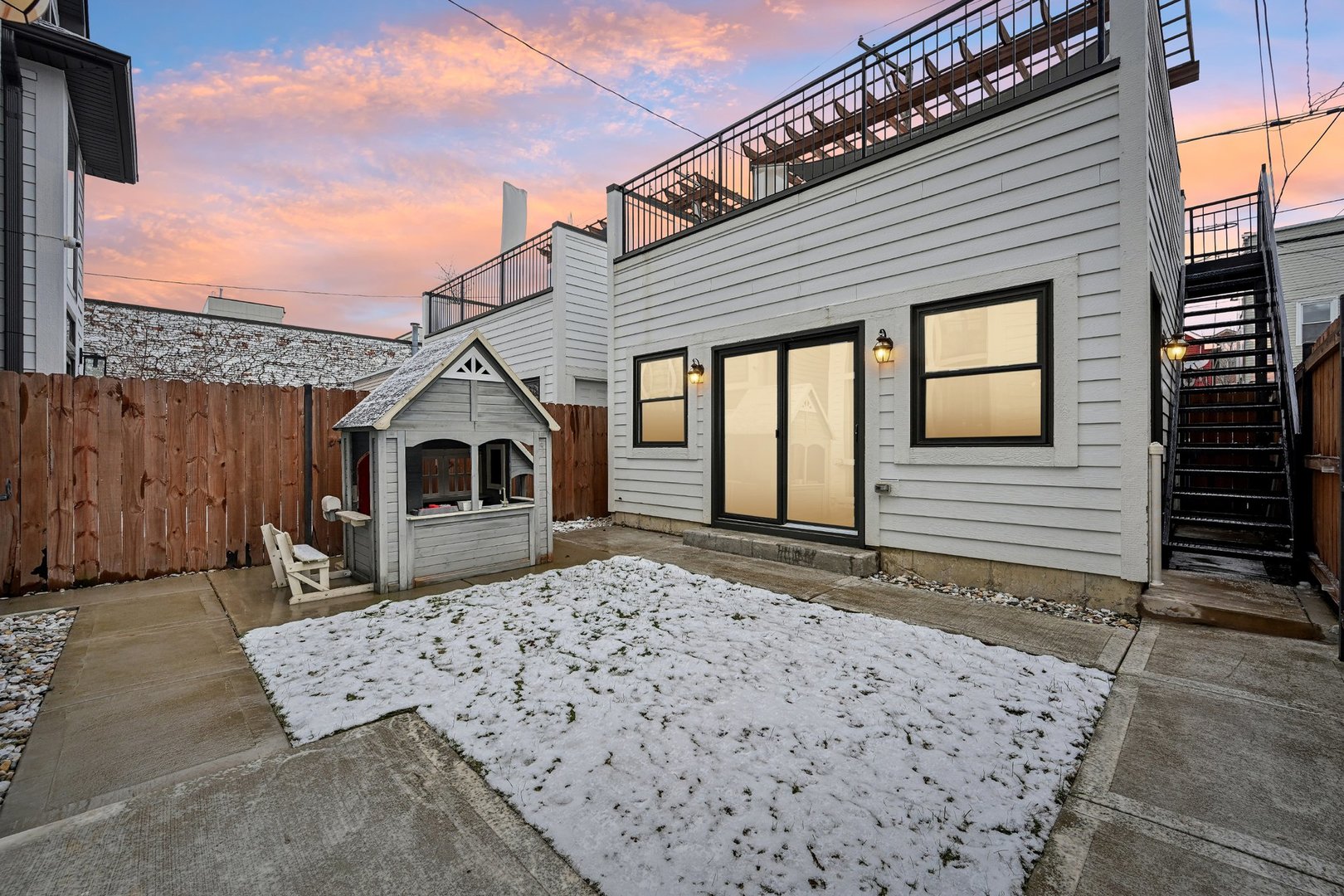 2448 W Cortland Street