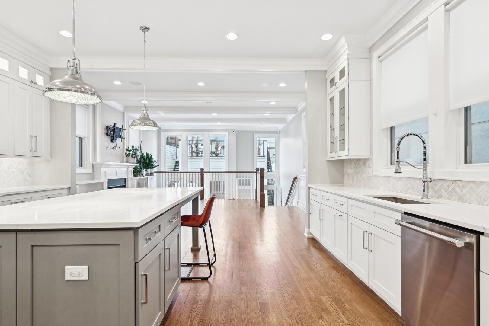 2448 W Cortland Street