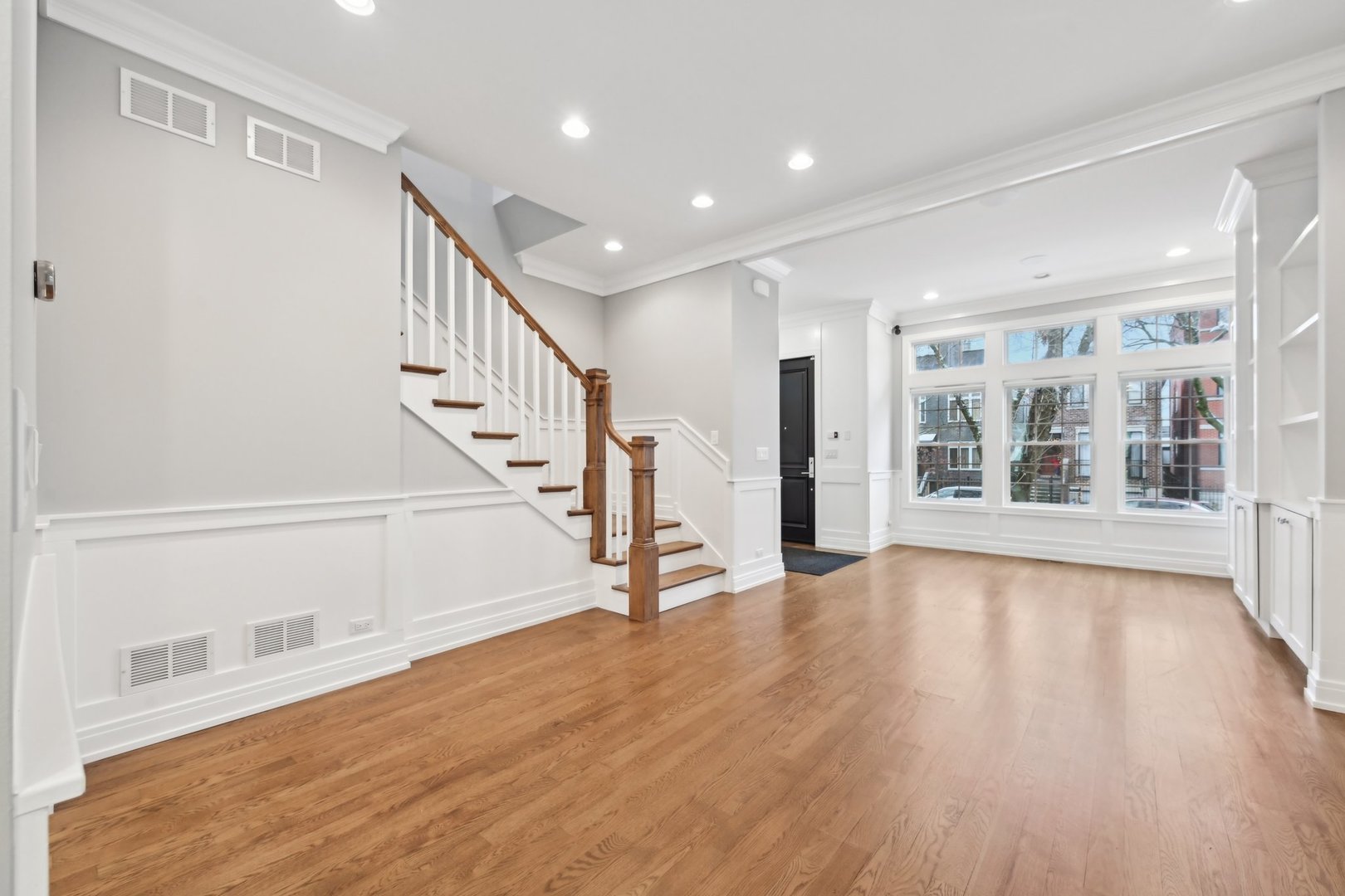 2448 W Cortland Street