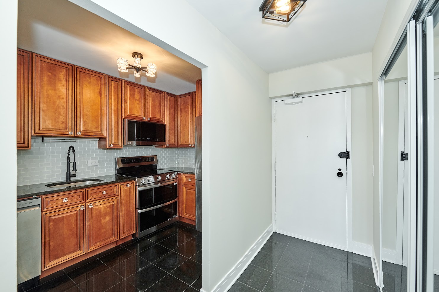5415 N Sheridan Road Unit: 915