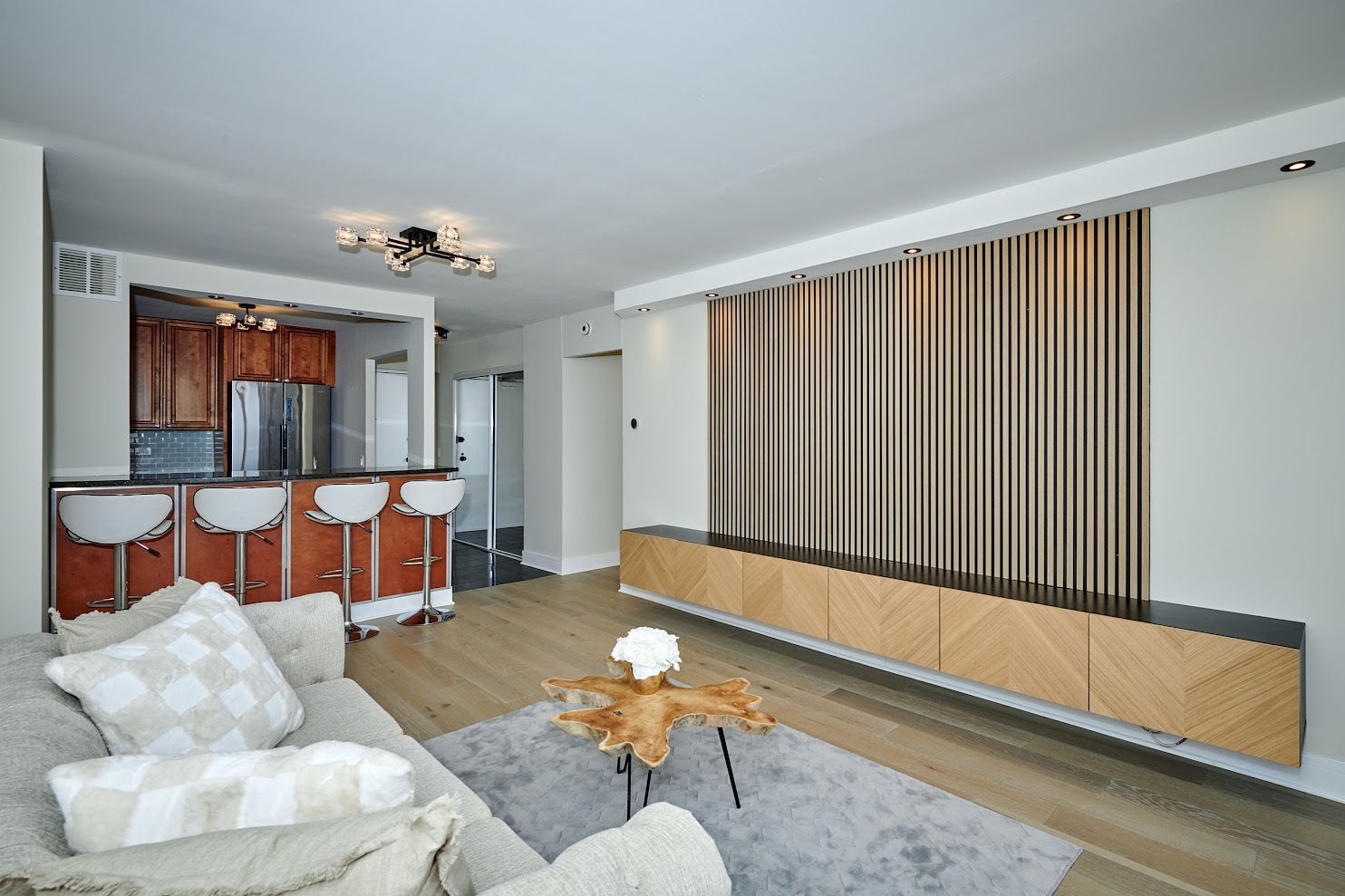 5415 N Sheridan Road Unit: 915