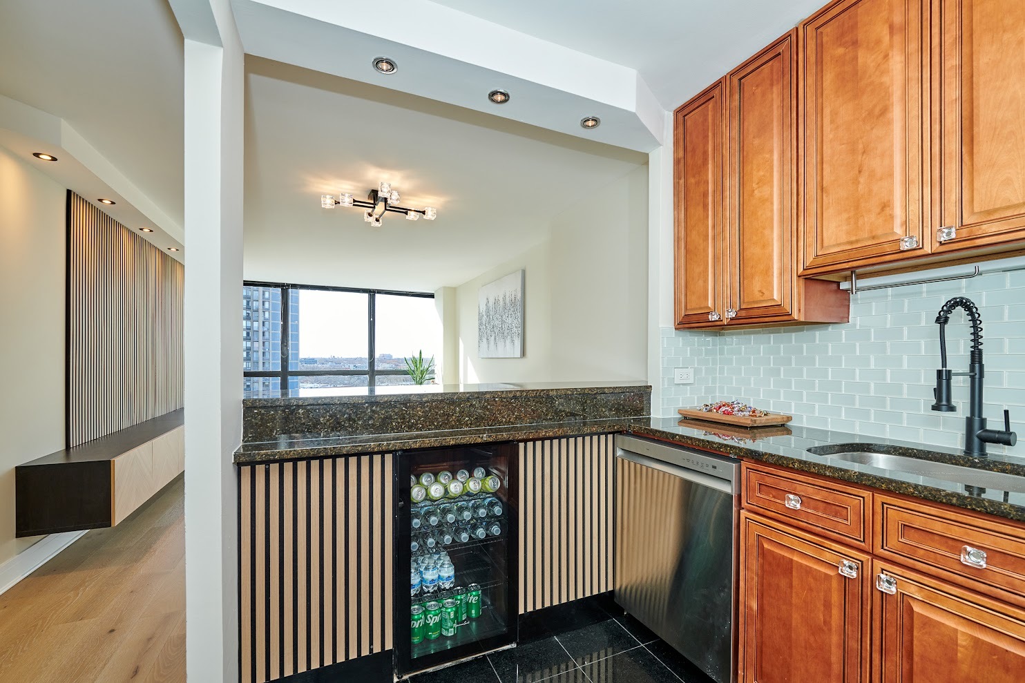 5415 N Sheridan Road Unit: 915