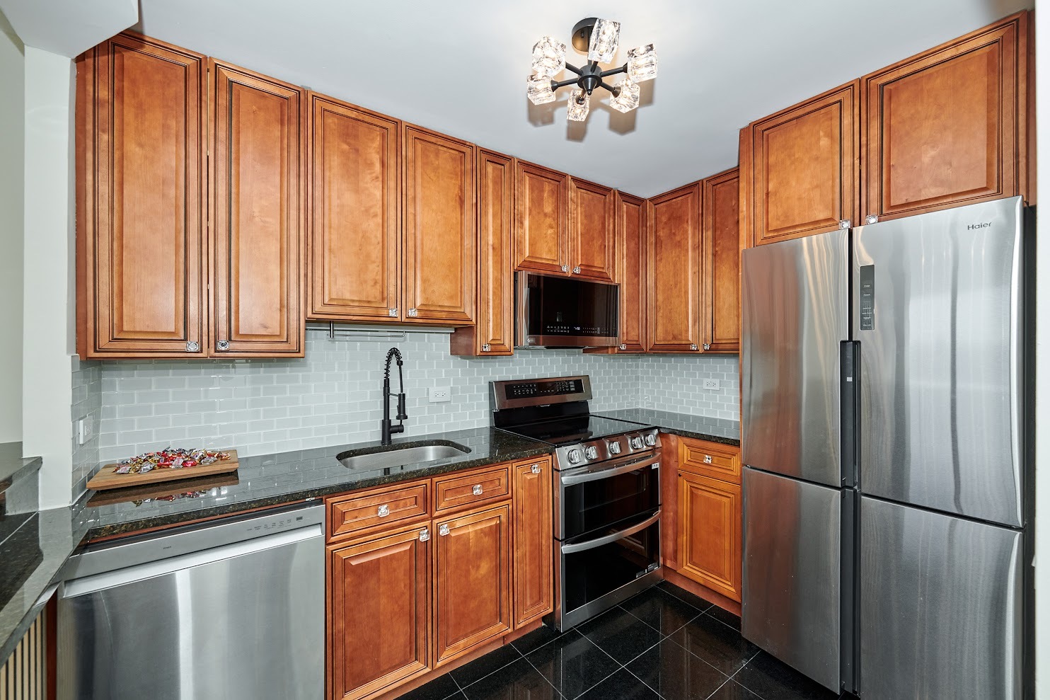 5415 N Sheridan Road Unit: 915