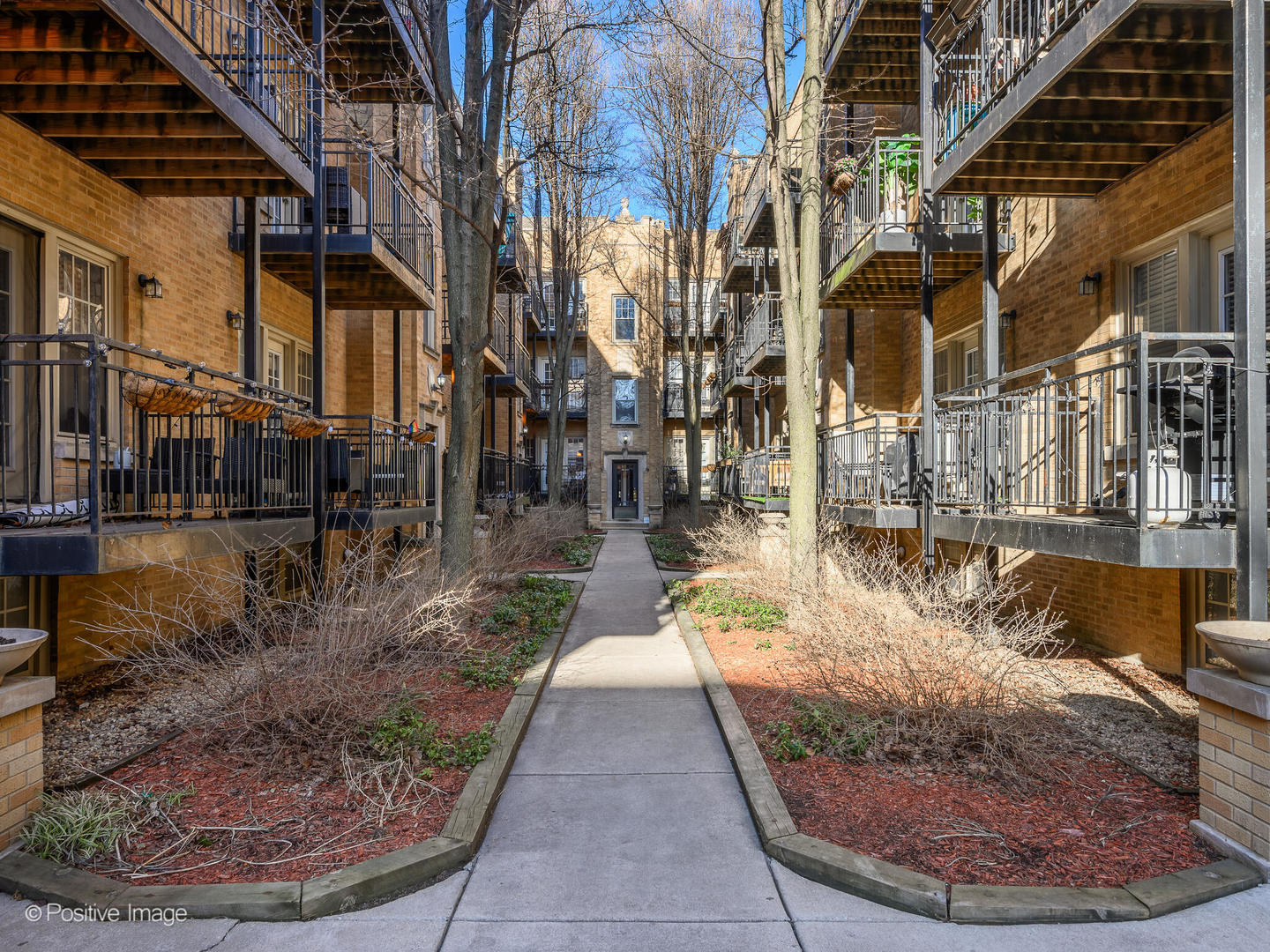 2239 N Lincoln Avenue Unit: 2B