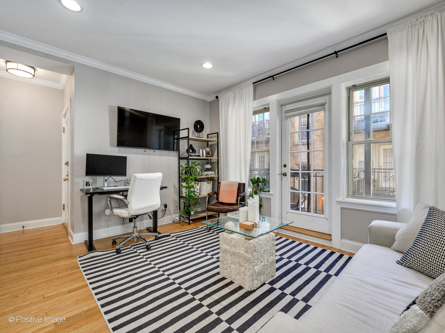 2239 N Lincoln Avenue Unit: 2B