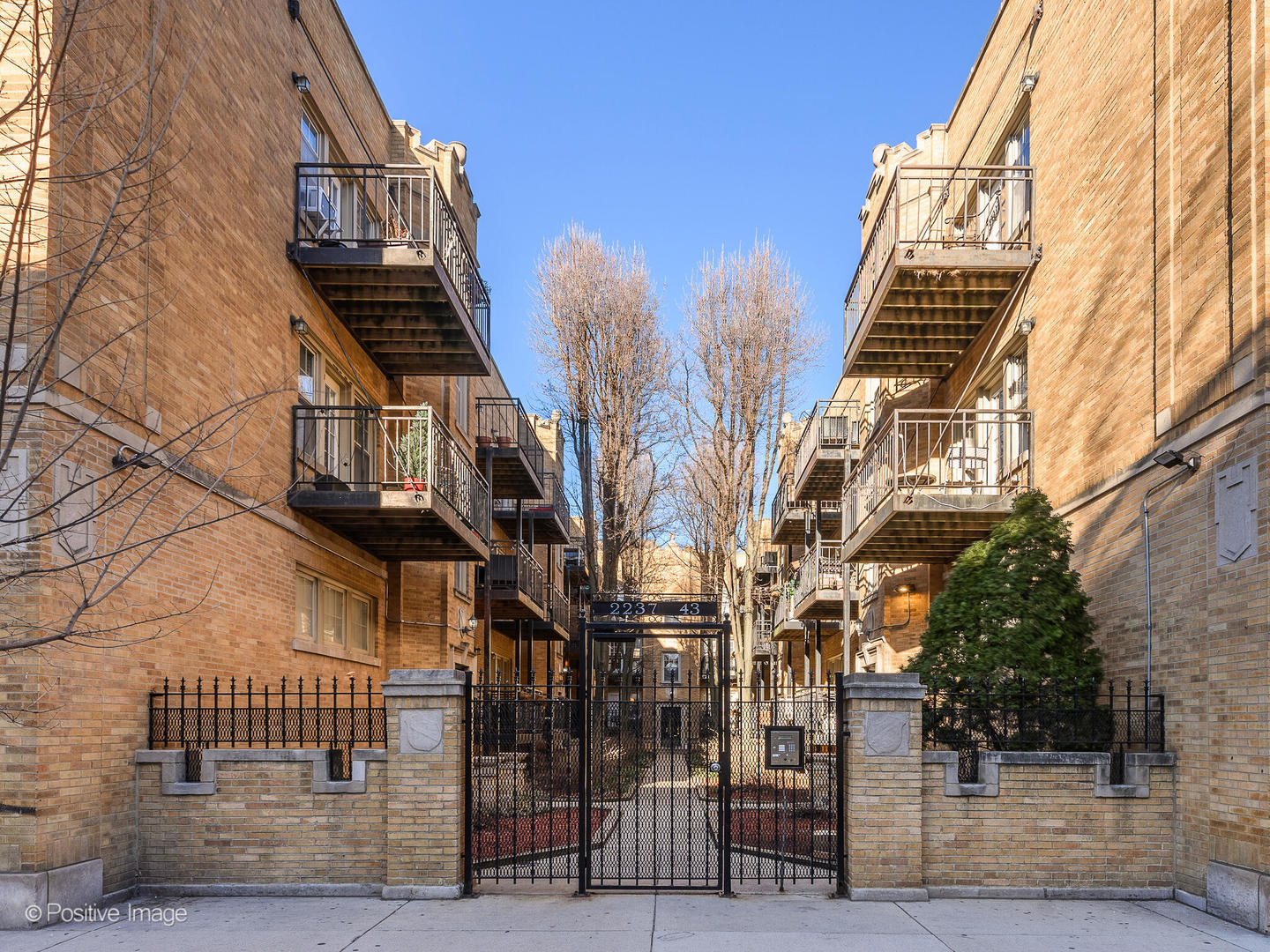 2239 N Lincoln Avenue Unit: 2B