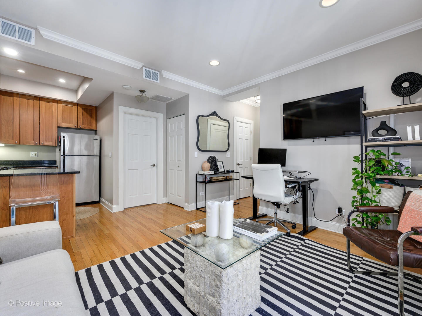 2239 N Lincoln Avenue Unit: 2B