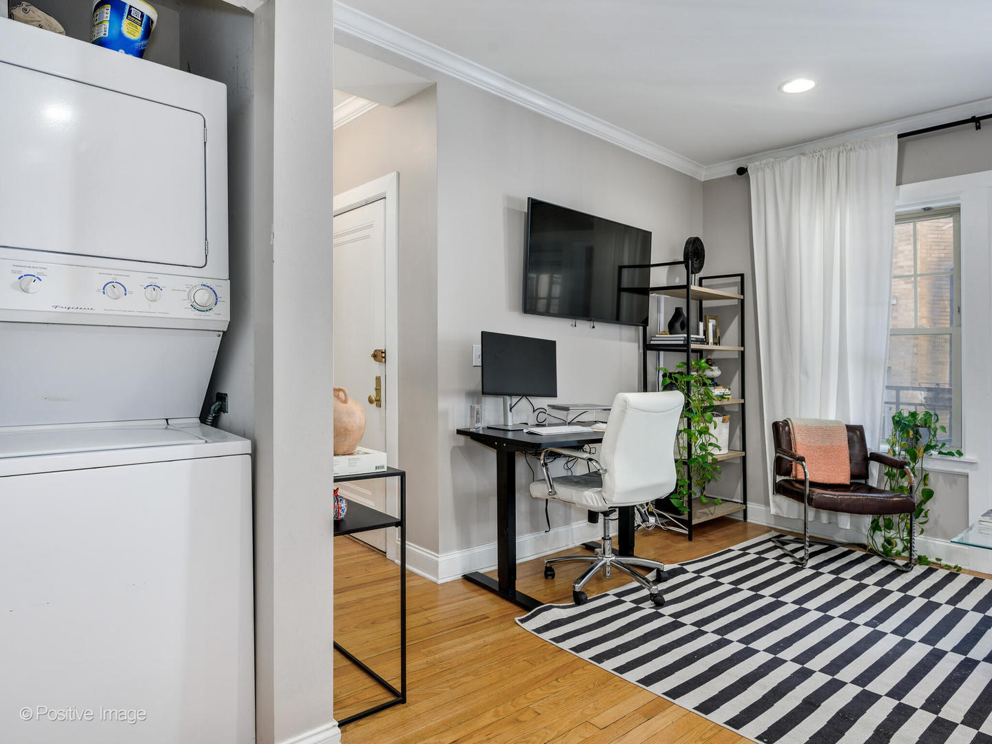 2239 N Lincoln Avenue Unit: 2B