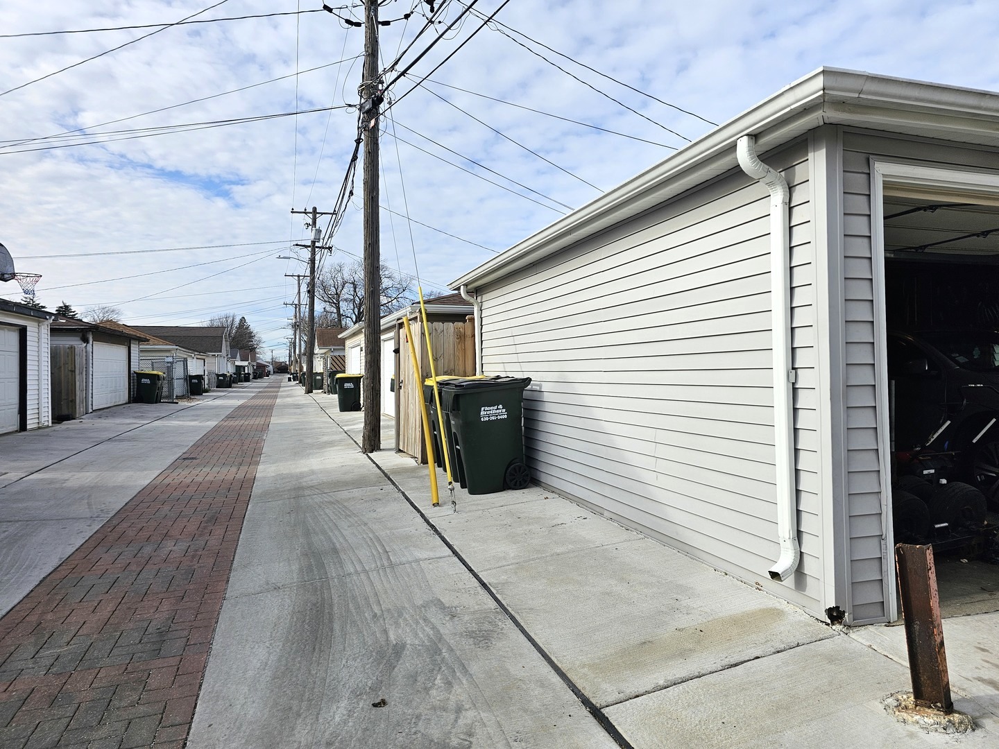 8613 W Lyndale Street