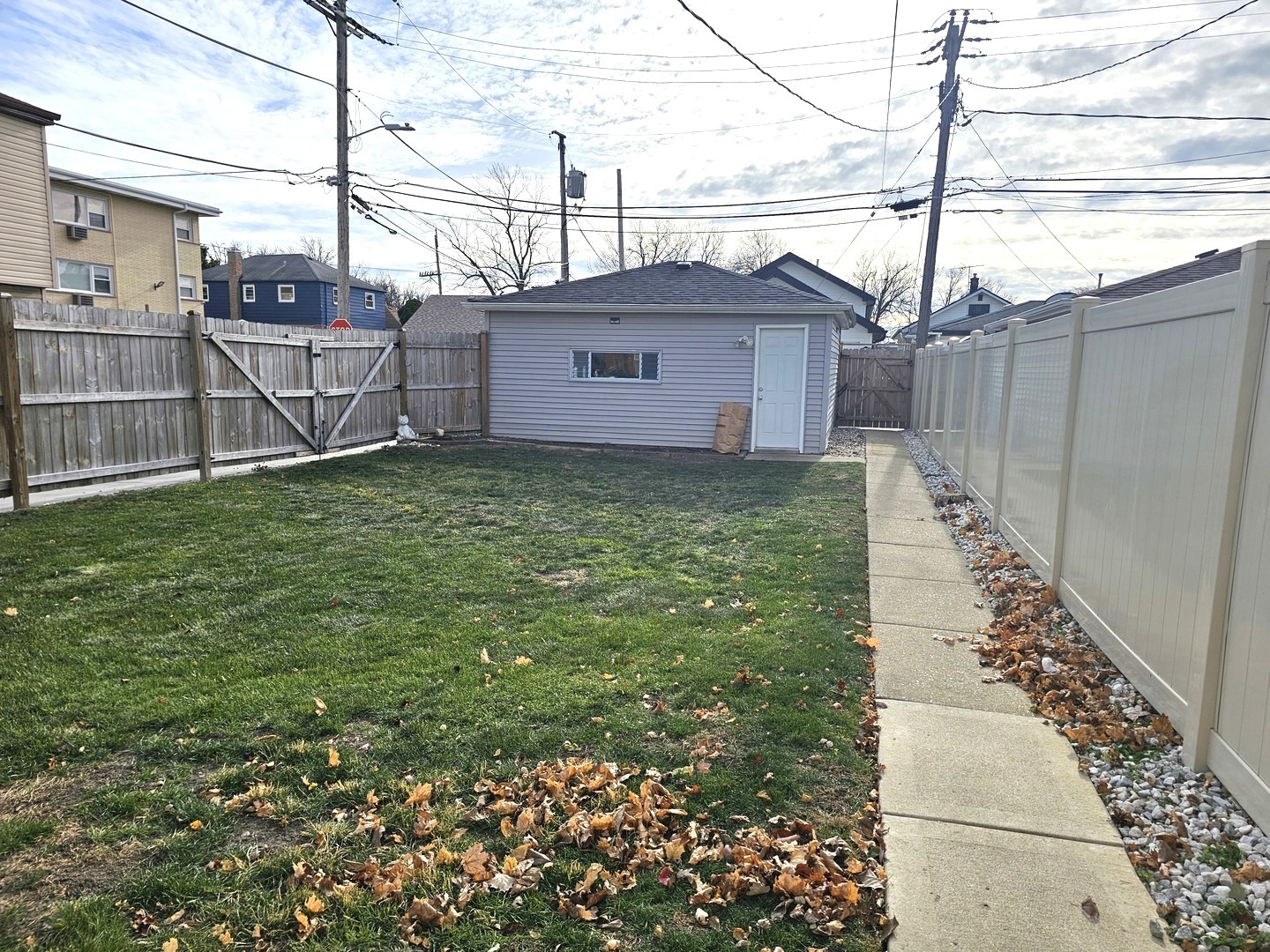 8613 W Lyndale Street