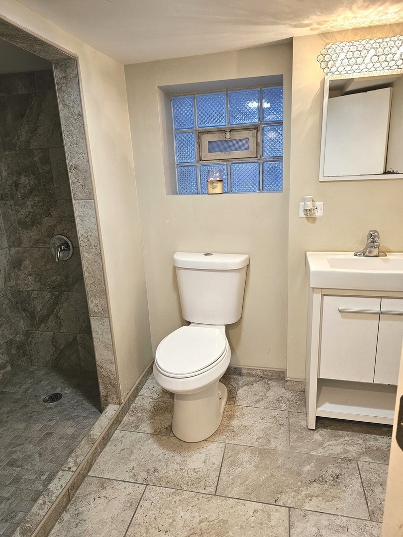 8613 W Lyndale Street