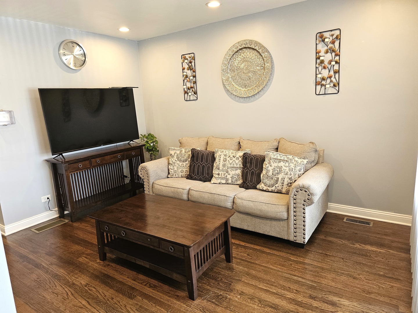 8613 W Lyndale Street