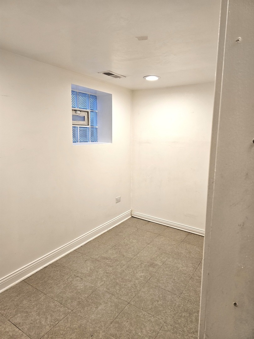 8613 W Lyndale Street