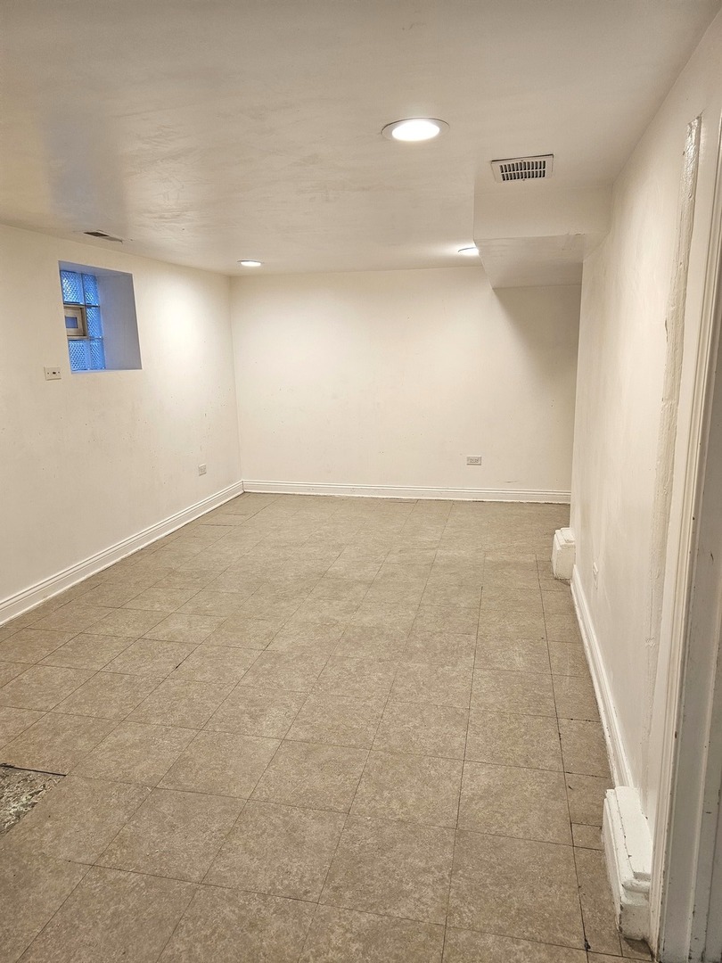 8613 W Lyndale Street