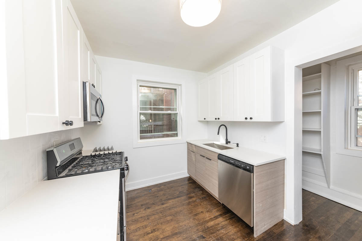 1019 Dempster Street Unit: 1W