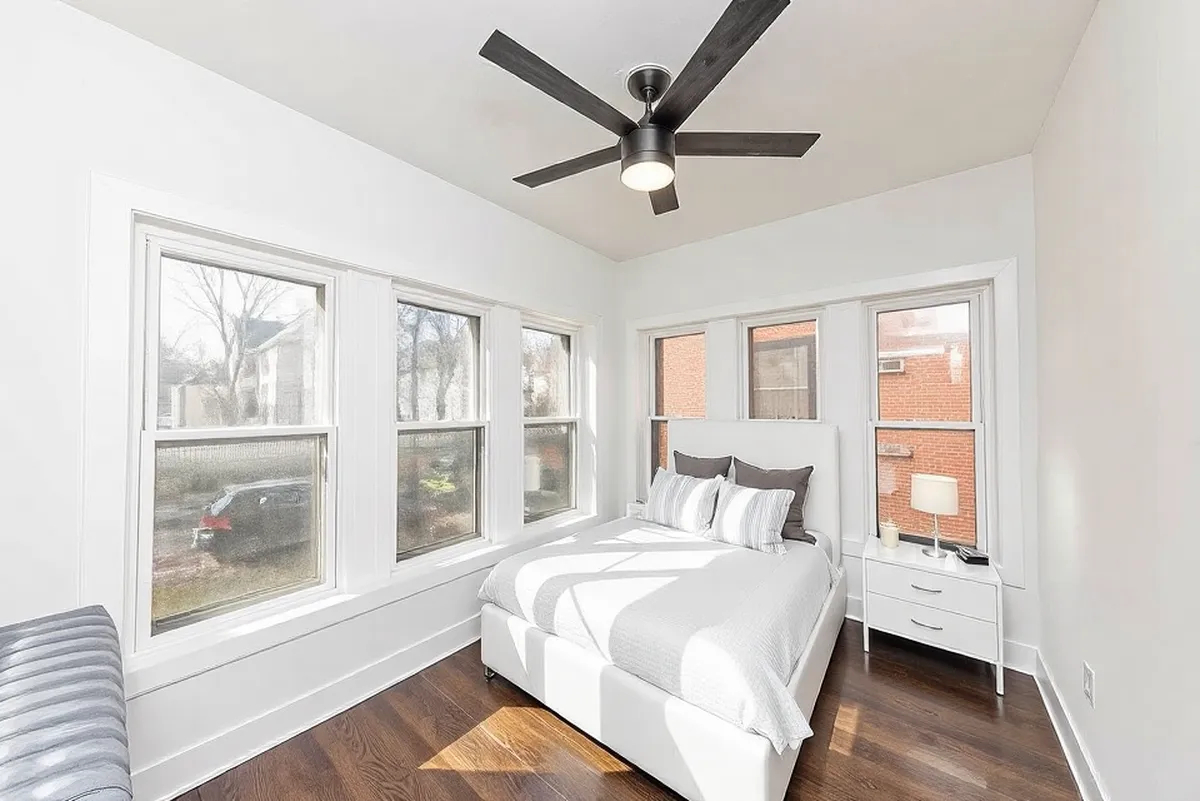 1019 Dempster Street Unit: 1W