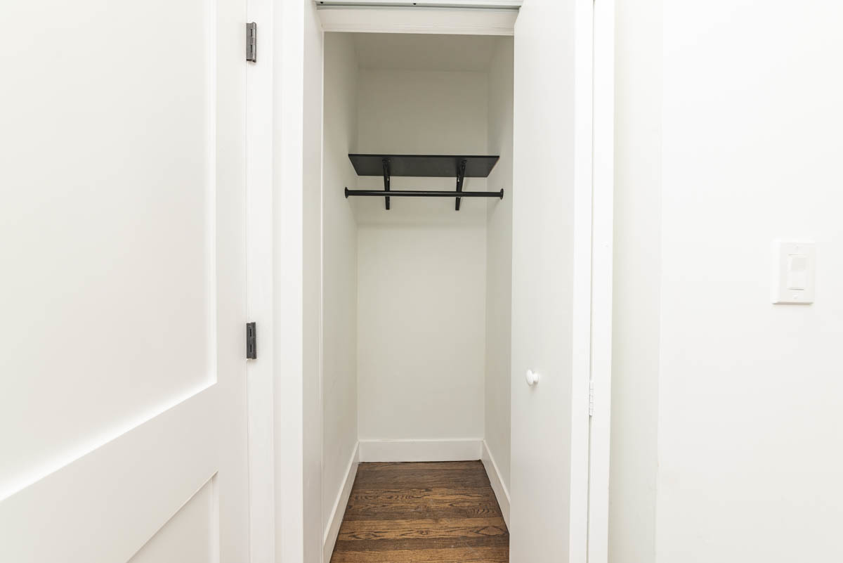 1019 Dempster Street Unit: 1W