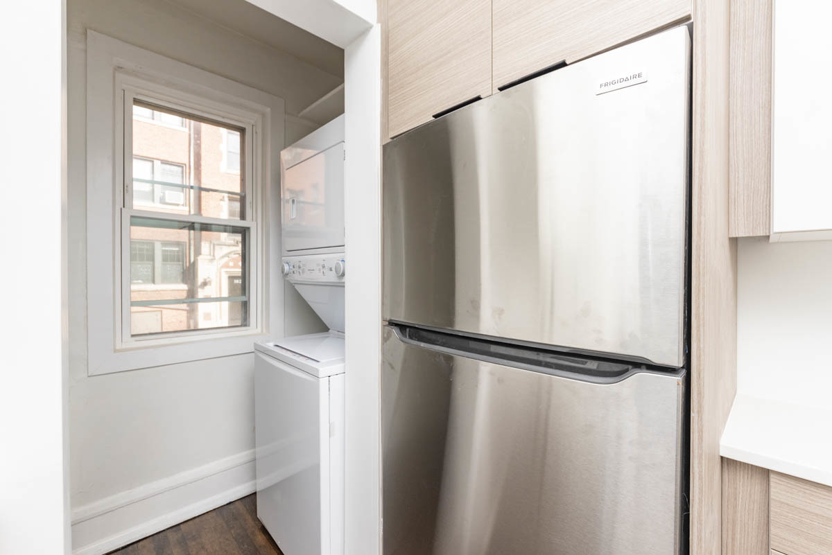 1019 Dempster Street Unit: 1W