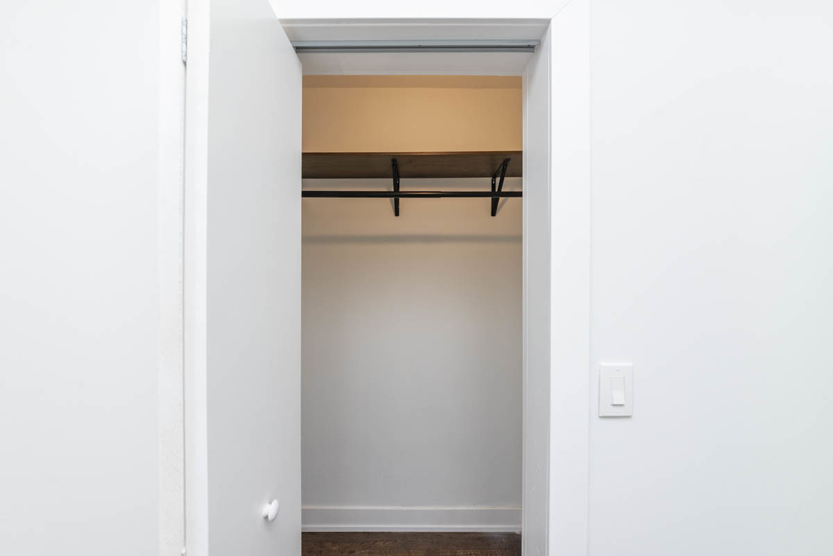 1019 Dempster Street Unit: 1W