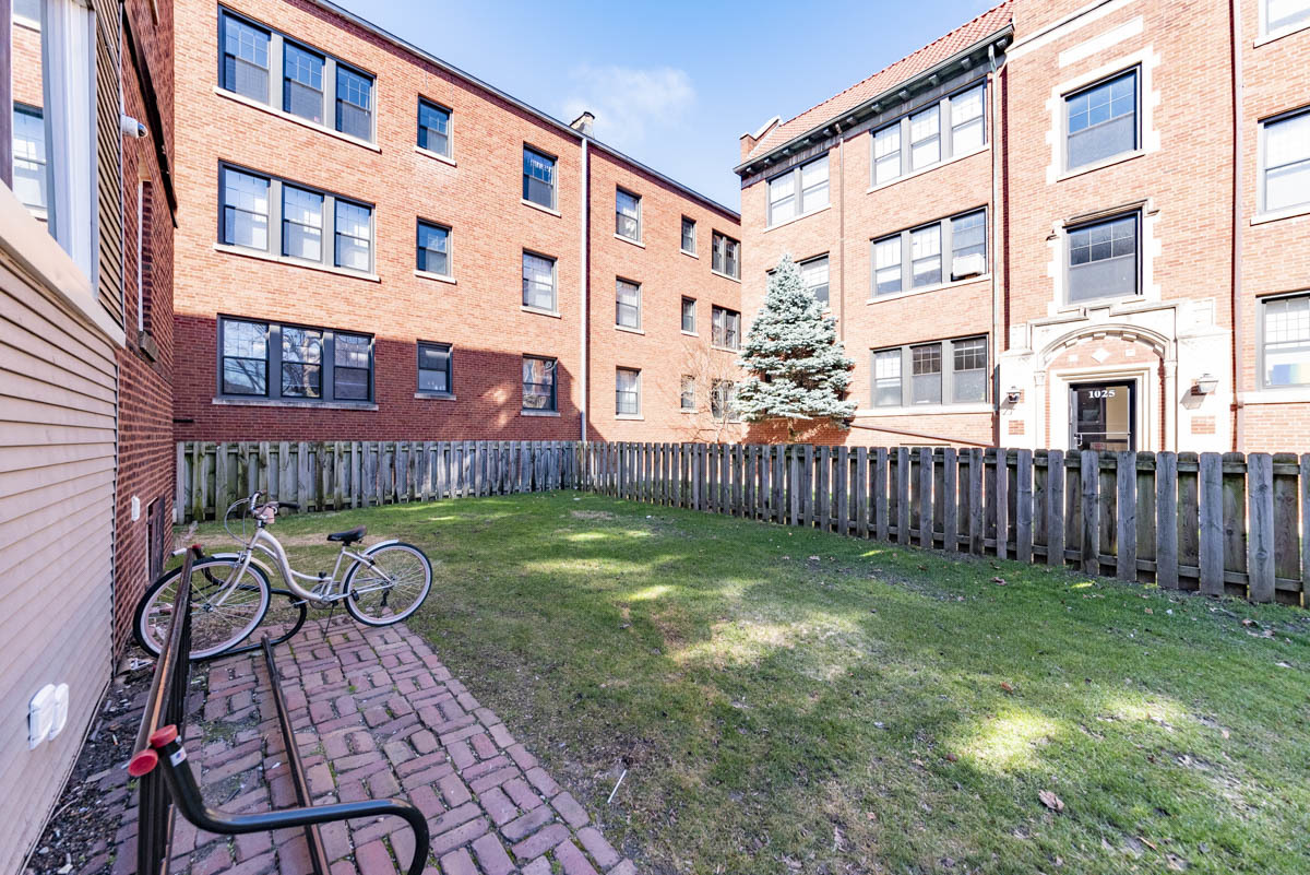 1019 Dempster Street Unit: 1W
