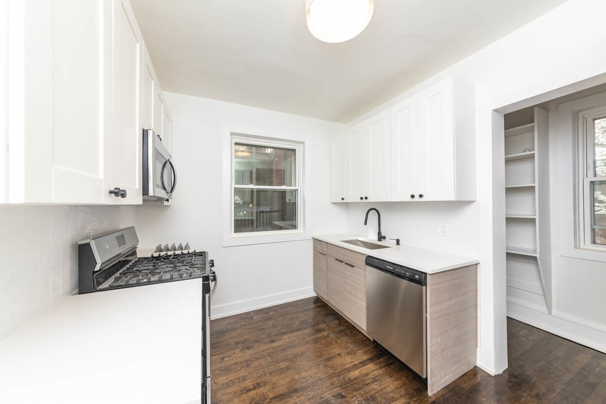 1019 Dempster Street Unit: 1W