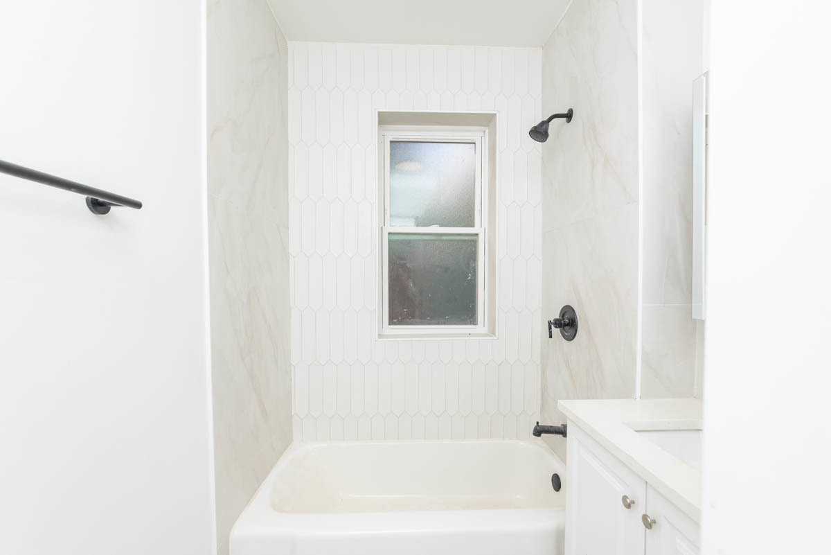 1019 Dempster Street Unit: 1W