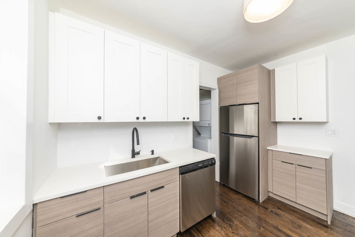 1019 Dempster Street Unit: 1W