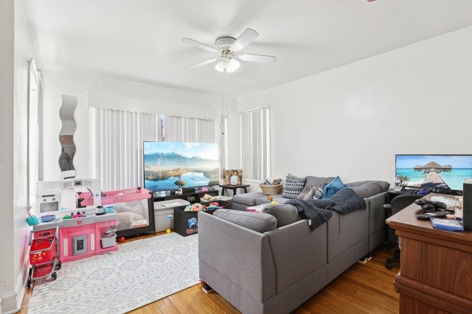 1727 N MENARD Avenue