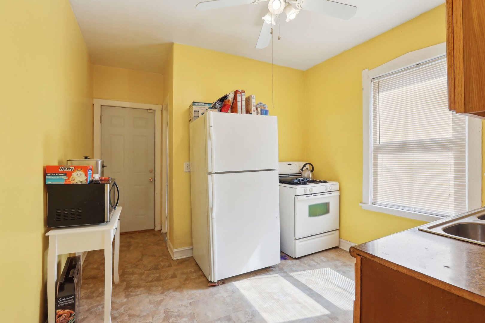 1727 N MENARD Avenue