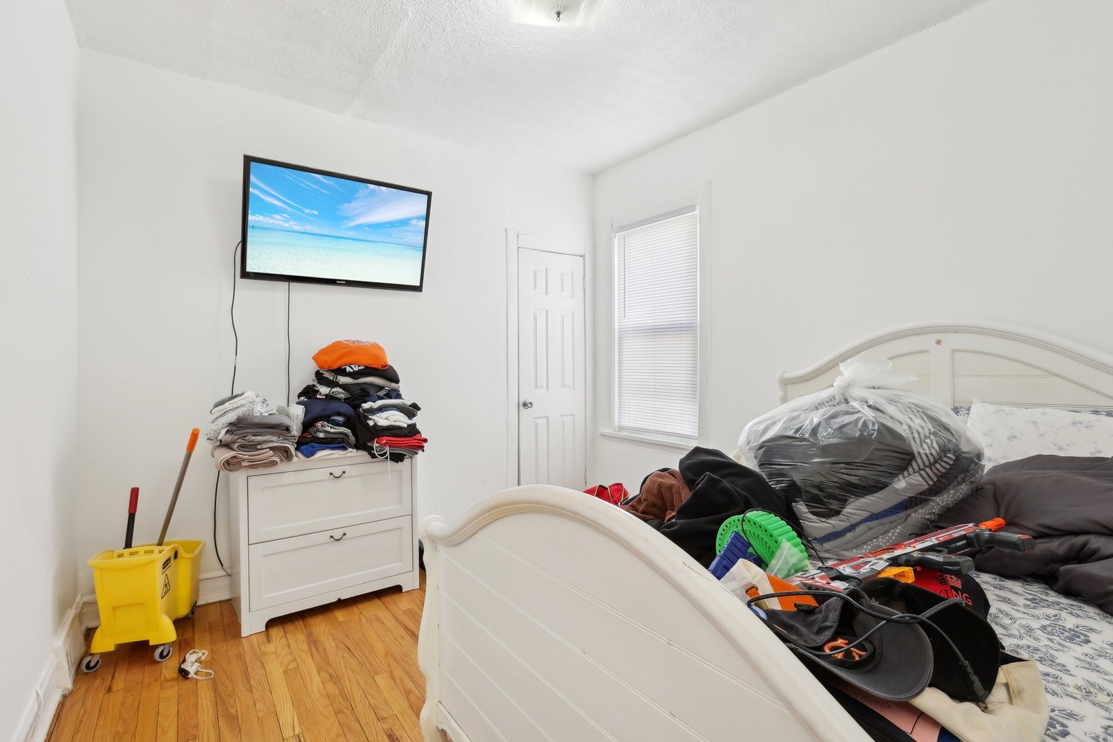 1727 N MENARD Avenue