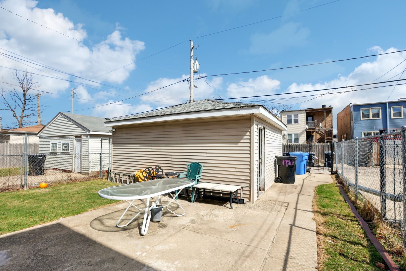 1727 N MENARD Avenue