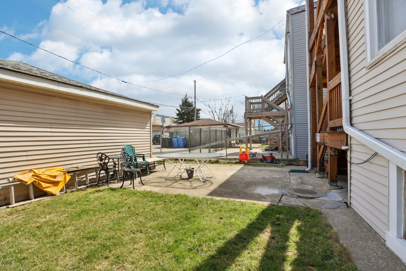 1727 N MENARD Avenue