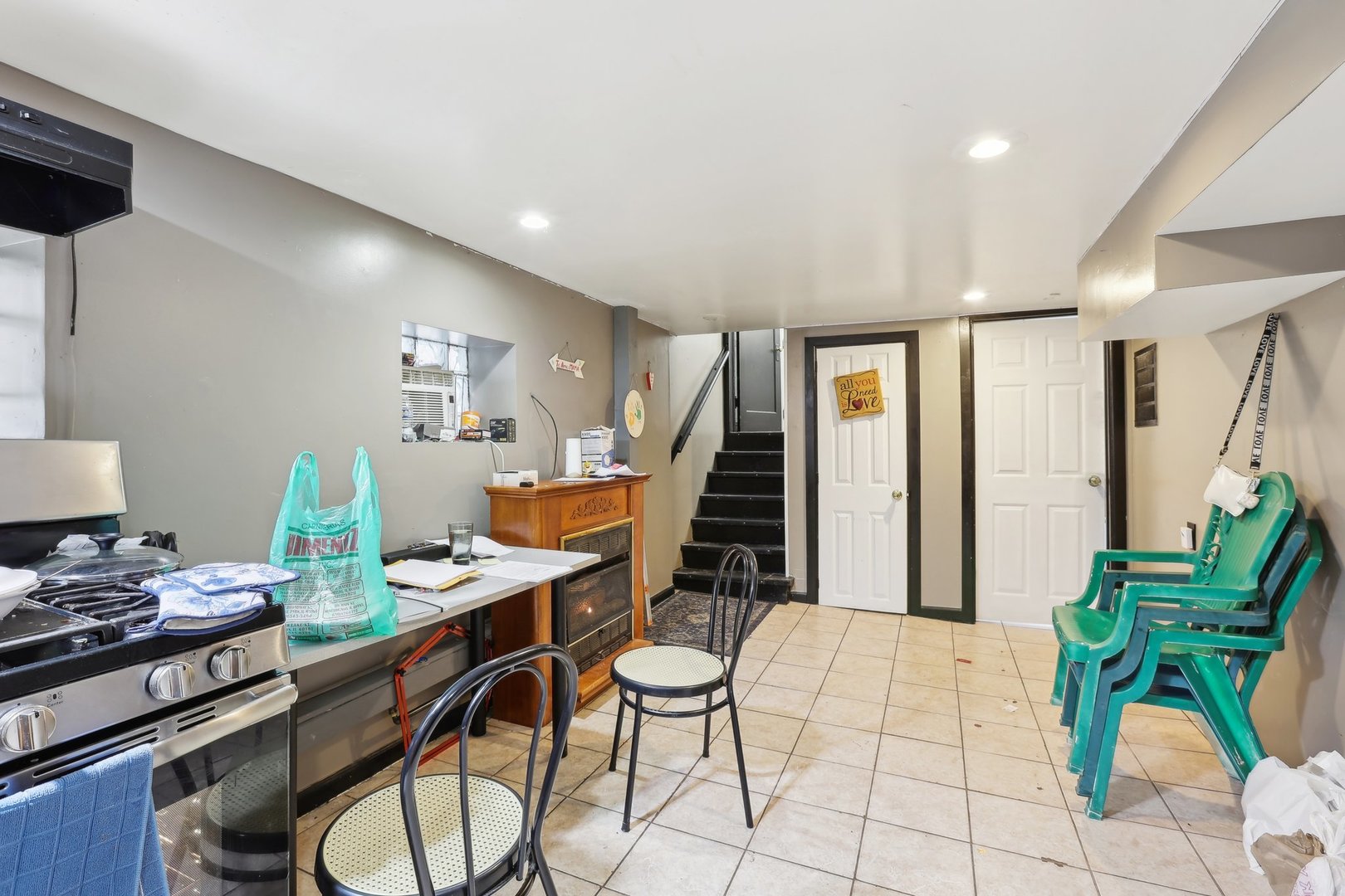 1727 N MENARD Avenue