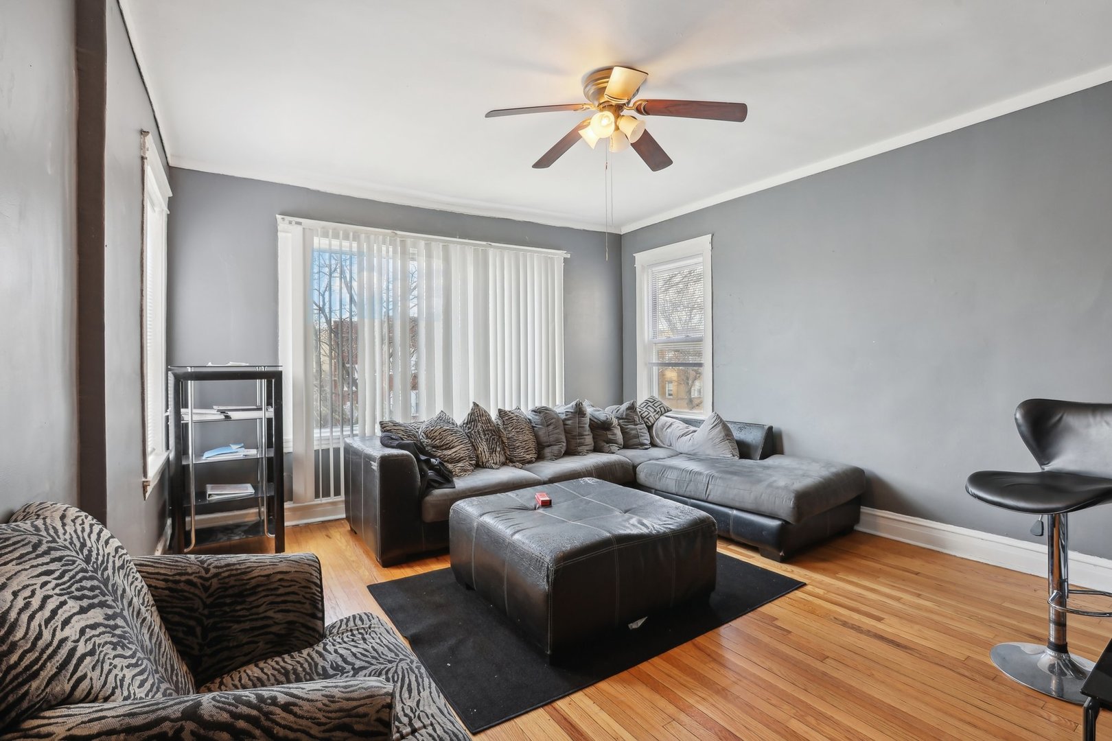 1727 N MENARD Avenue