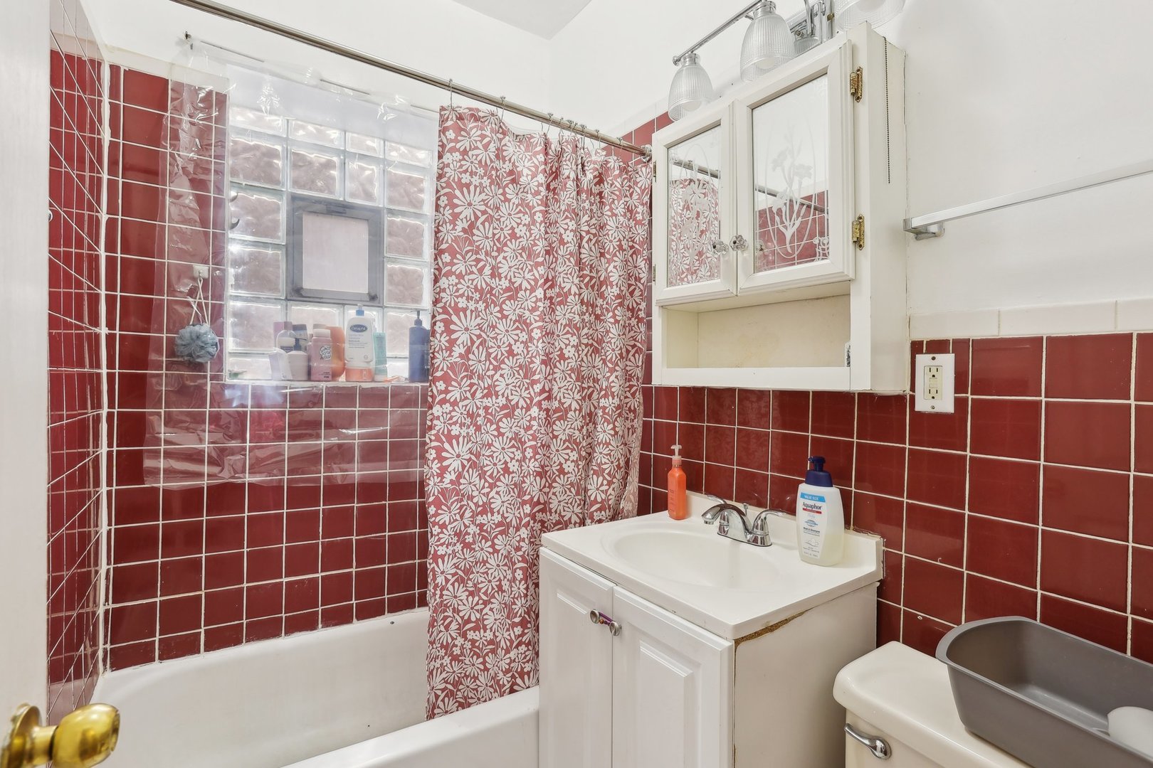 1727 N MENARD Avenue