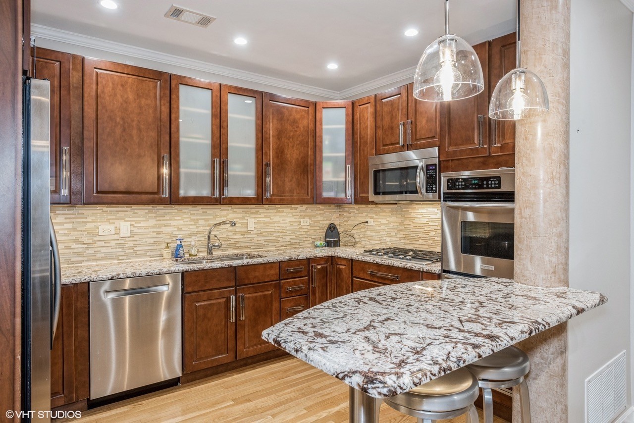 339 W Webster Avenue Unit: 6