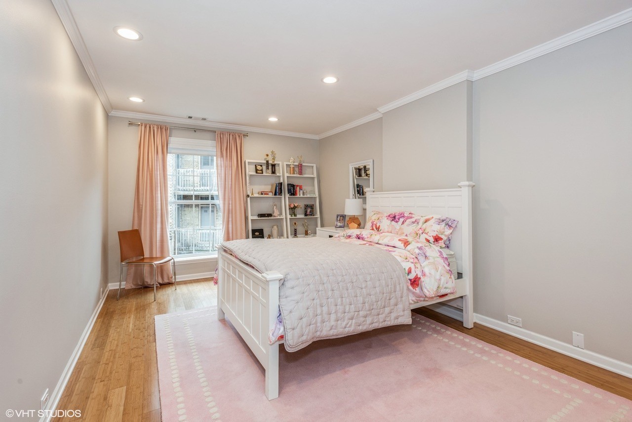 339 W Webster Avenue Unit: 6