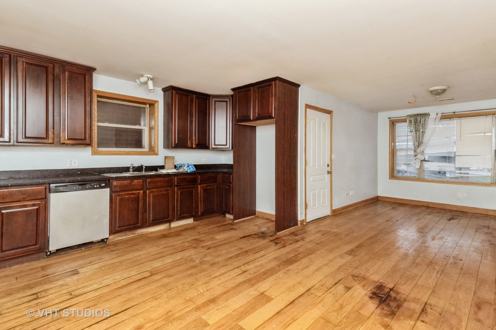 5316 S Kenneth Avenue Unit: 201