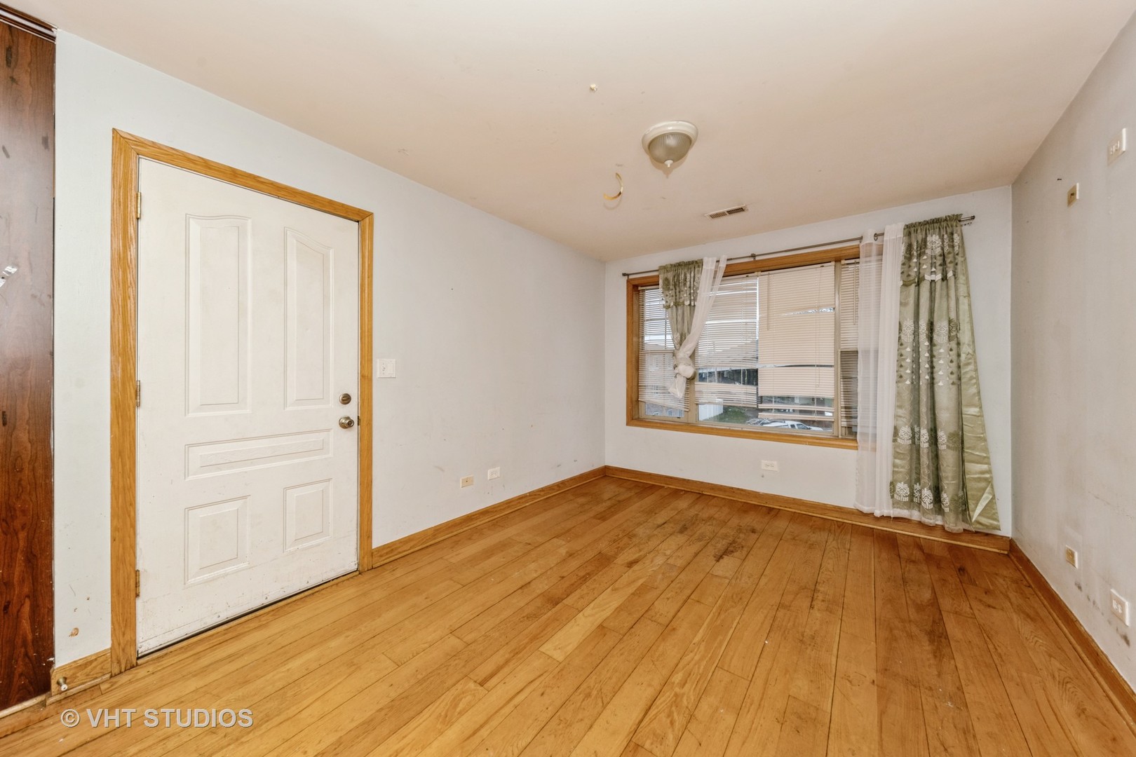 5316 S Kenneth Avenue Unit: 201